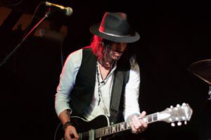 Troy Silvertone 0027